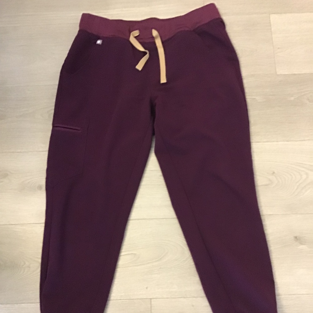 Figs Zamora petite med dark purple pants